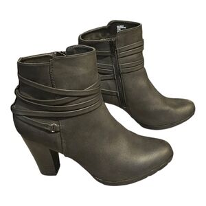 White Mountain Black Boots Size 11M Zip Closure Block Heel W8444/Spade